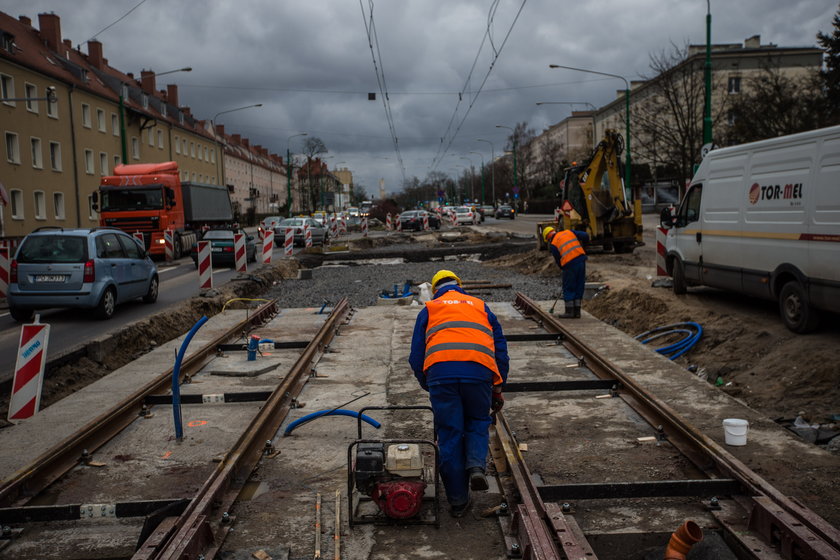 Urzędnicy będą karać za opóźnienie remontu na Dąbrowskiego