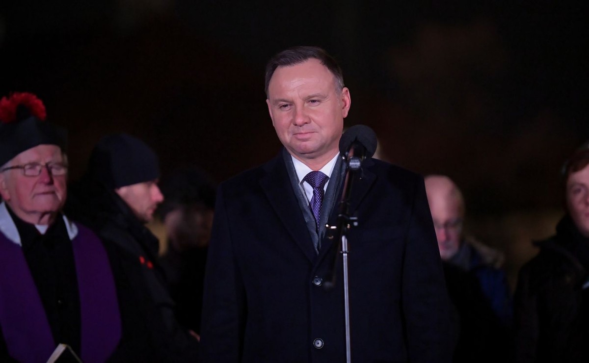 "Są obszary, które wymagają w Polsce naprawy - naprawiony musi zostać wymiar sprawiedliwości. Nie może być tak, że ludzie mówią, że sądy są niesprawiedliwe, że sądy źle działają i że sprawiedliwości nie znajdziesz w sądzie" - zaznaczył Duda.