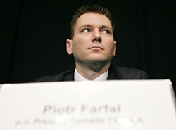 Farfał został w TVP, a PO się cieszy?