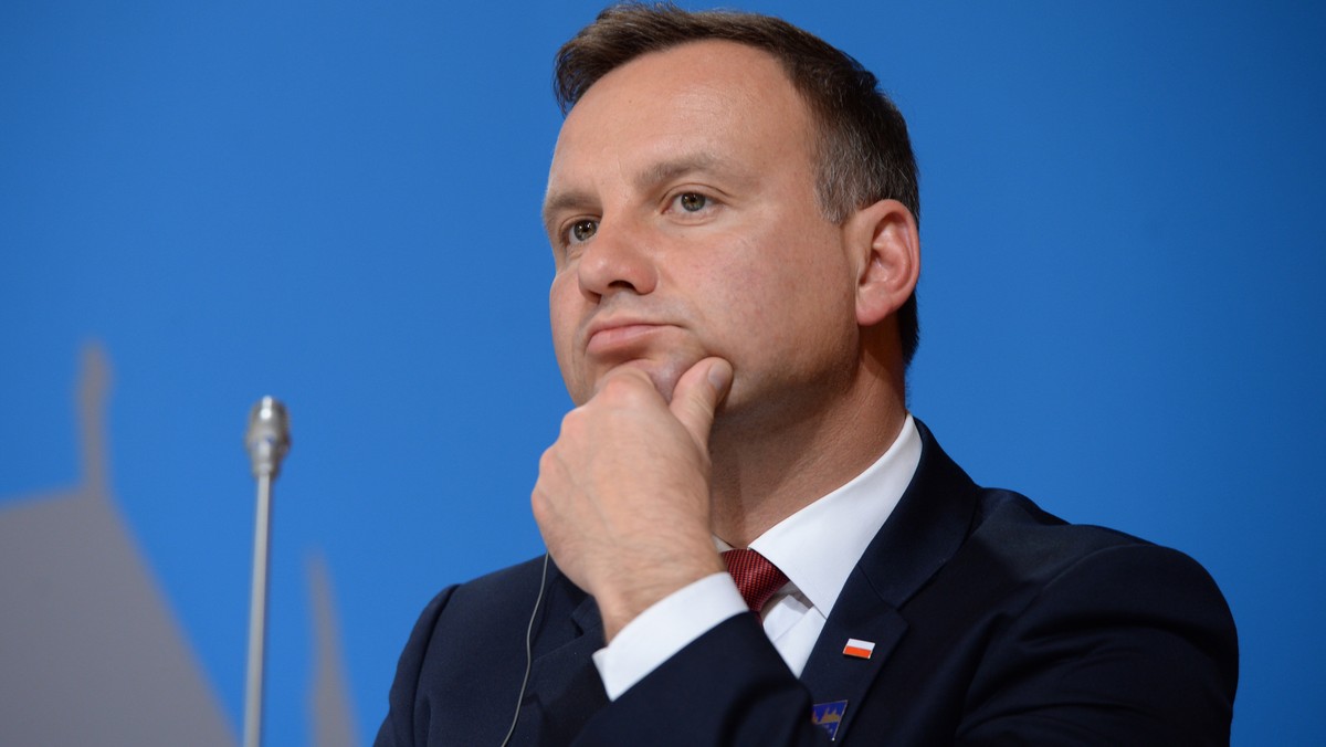 Prezydent Andrzej Duda spotkał się w Pałacu Prezydenckim z komisarzem UE ds. europejskiej polityki sąsiedztwa i negocjacji akcesyjnych Johannesem Hahnem. Rozmowa była poświęcona m.in. sytuacji na Ukrainie i kryzysowi migracyjnemu.