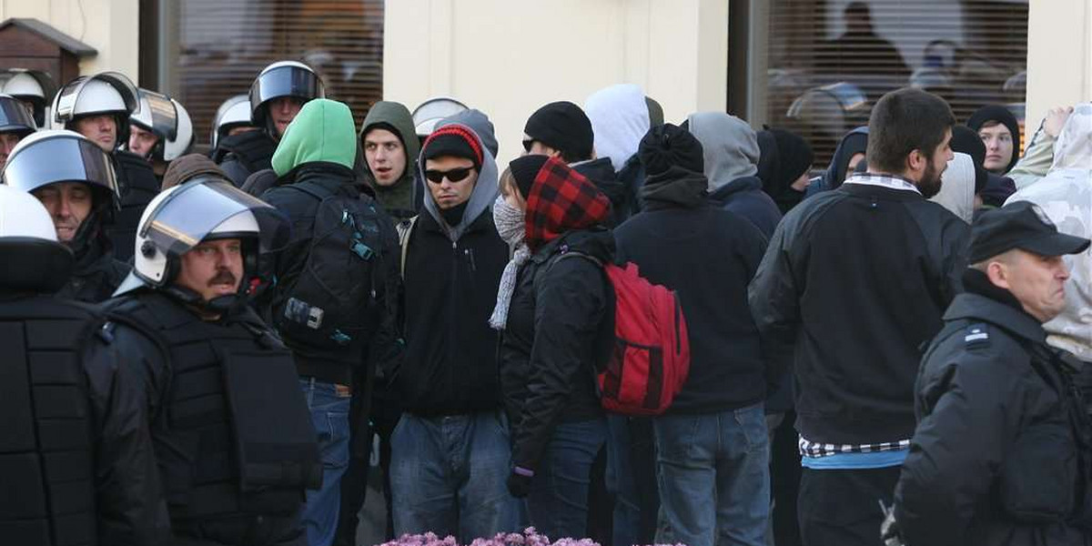 Niemieccy zadymiarze skarżą polską policję! Za...