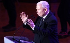 Konwencja PiS w Katowicach. 'My nie będziemy w garniturach na plażach zawracać głowę odpoczywającym Polakom'