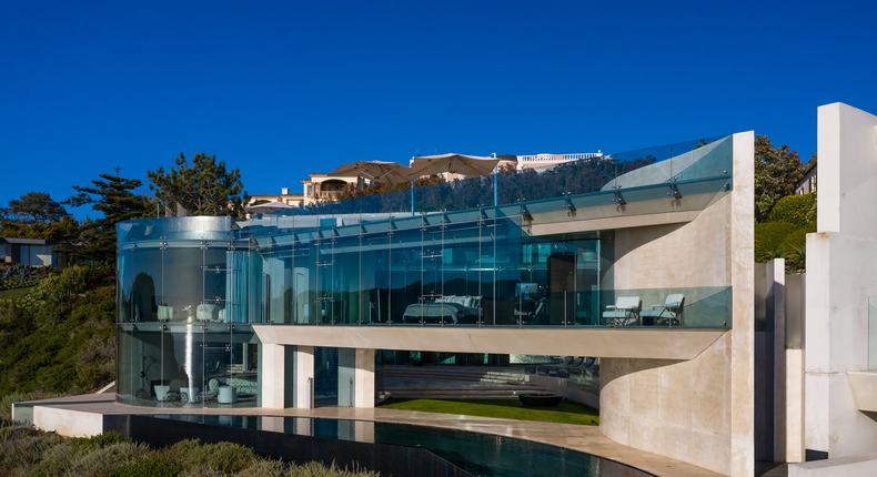 An ultra-modern clifftop California mansion just sold for $20.8 million, Douglas Elliman exclusively told Business Insider. The real-estate company did not disclose the buyer.