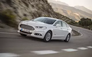 Modny i ekonomiczny - Ford Mondeo 2.0 Hybrid