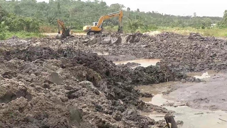 15 persons to face prosecution for defying ban on clay mining - Vimarsana News