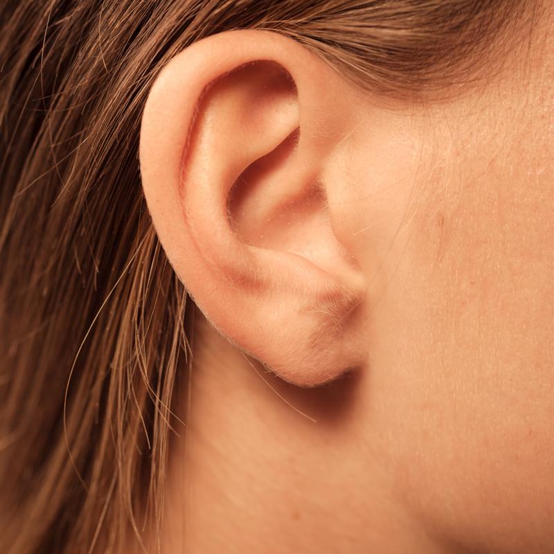 Co może oznaczać guzek za uchem?