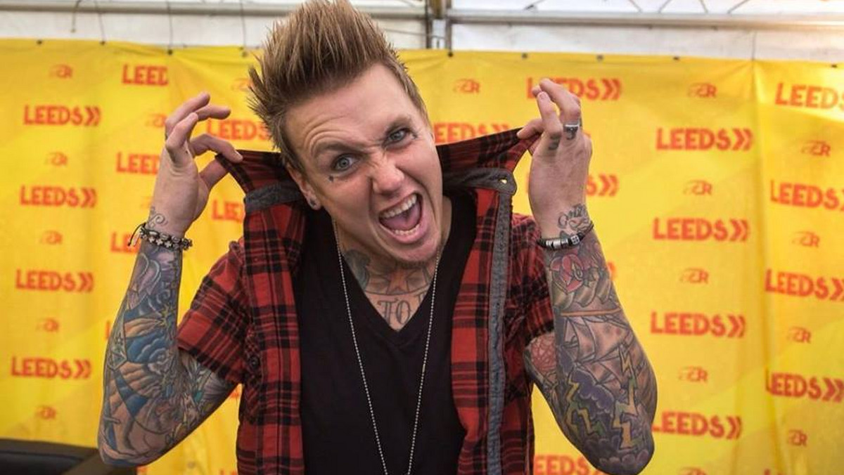 Wokalista Papa Roach, Jacoby Shaddix, przyznał, że jego pierwszy pocałunek był bardzo niepokojącym wydarzeniem.