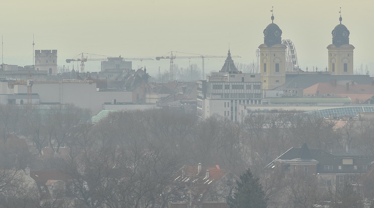 A szálló por légköri koncentrációja Debrecenben is magas / Fotó: MTI/Czeglédi Zsolt