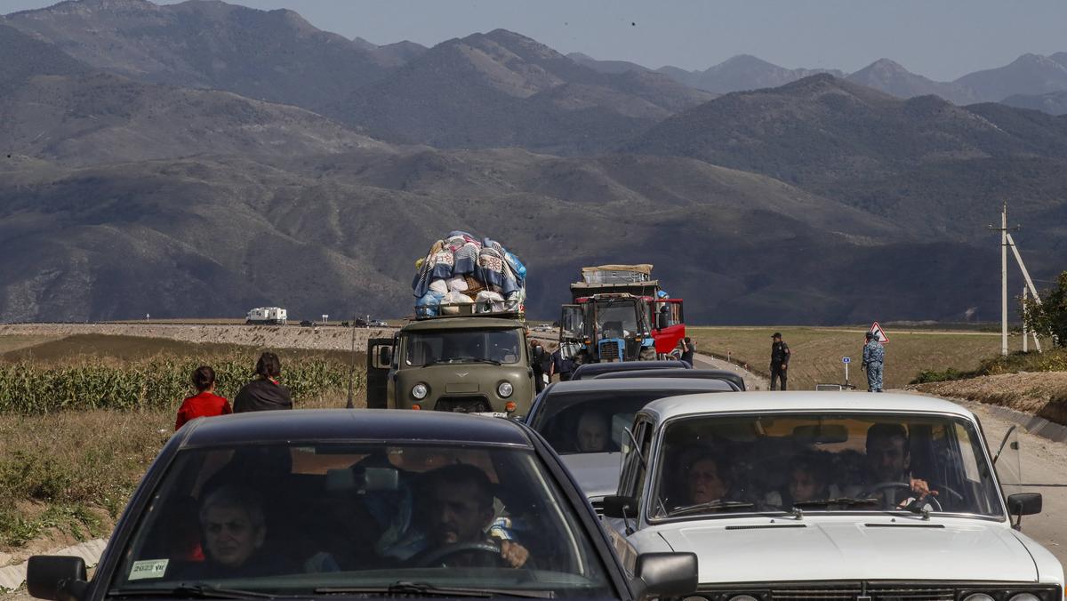 Ormianie wyjeżdżają z Górskiego Karabachu
