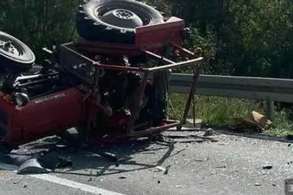 IMA MRTVIH Teška saobraćajna nesreća kod Bijelog Polja: Muškarac upravljao motokultivatorom, pa se prevrnuo