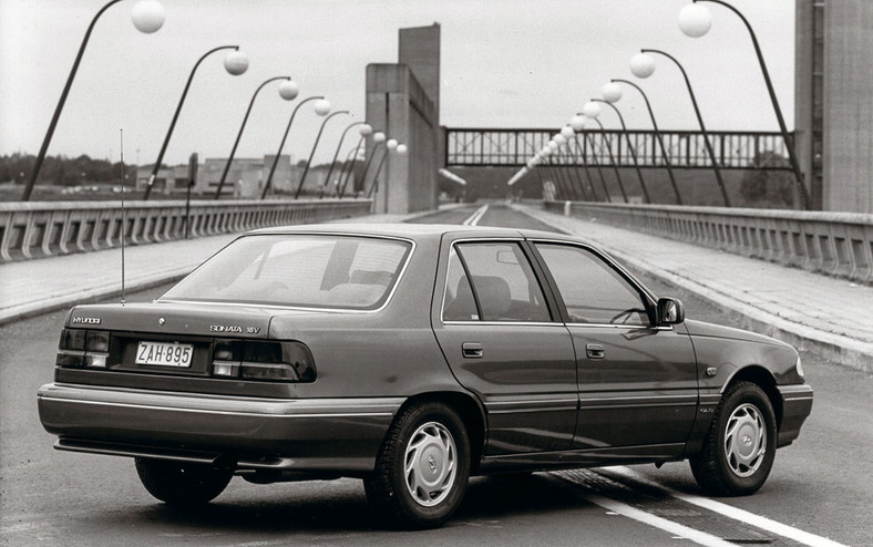 Te auta mają już 30 lat! 20 samochodów, które w tym roku