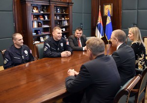 goloruk savladao razbojnika 