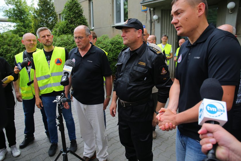 Gigantyczny pożar wysypiska na terenie byłych zakładów Boruta w Zgierzu