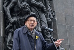 Niemiecka prasa nadal wspomina Bartoszewskiego: Straciliśmy europejską postać stulecia