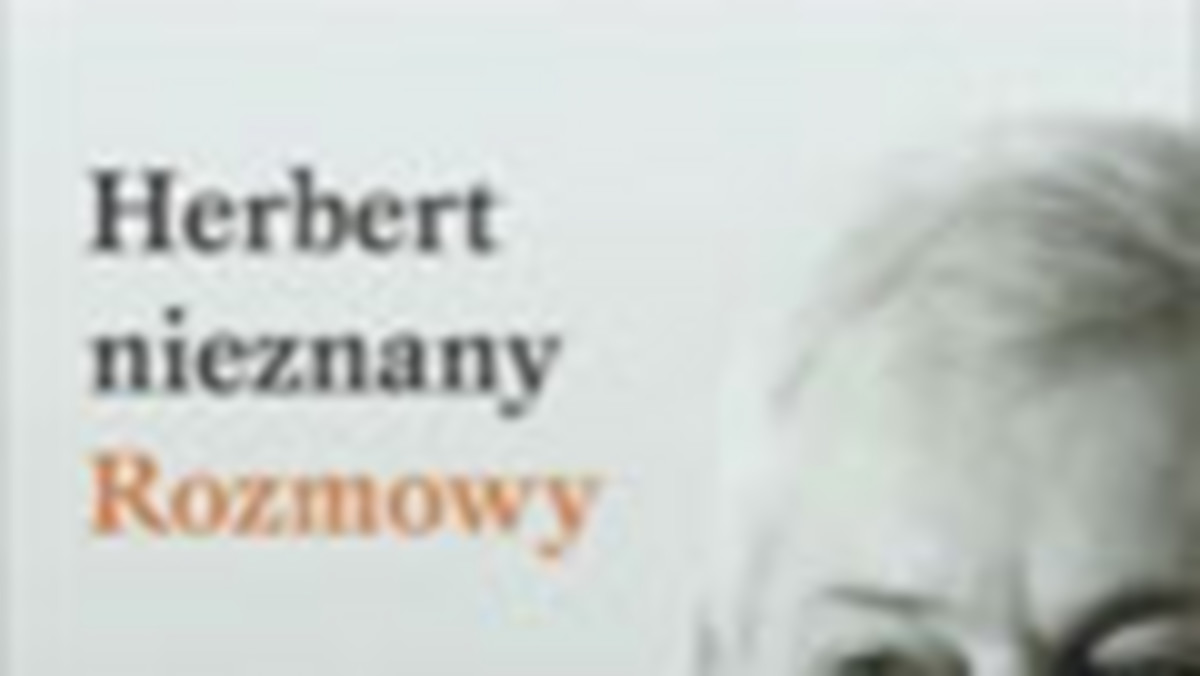 To nie są okrągłe urodziny; 29 października Zbigniew Herbert skończyłby 84 lata. Dla czytelnika jednak kulminacja Roku Herbertowskiego, ogłoszonego przez Sejm w dziesięciolecie śmierci poety i bogatego w wydarzenia odbywające się w różnych miejscach Polski, przypada teraz. Drukarnię opuszczają właśnie pierwsze egzemplarze "Wierszy zebranych" przygotowanych przez Ryszarda Krynickiego w wydawnictwie a5.