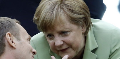 Słodkie tete-a-tete Tuska z Merkel na meczu