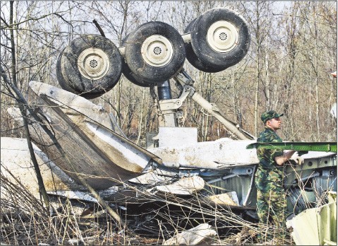 10.04. 2010 TU-154M rozbił się pod Smoleńskiem. Zginęło 96 osób Fot. AP