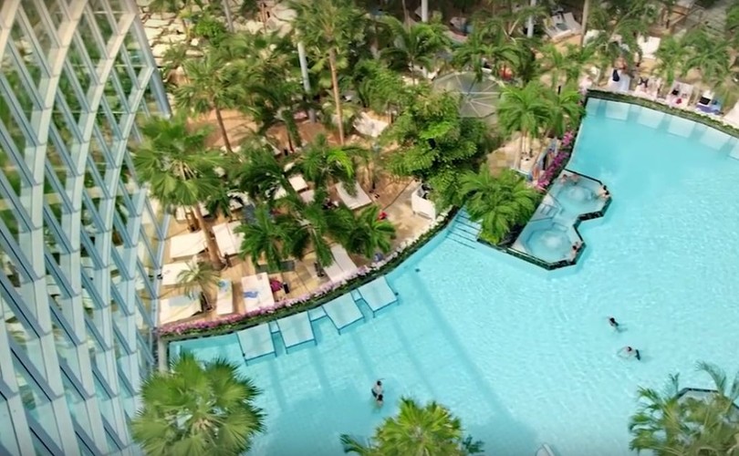 Całość zostanie przykryta rozsuwanym dachem. 

<br><br> fot. Global City Holdings,Park of Poland-YouTube.com