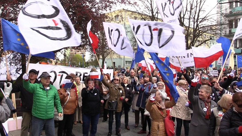 KOD wykiwa PiS. „Sprytny” Kijowski poprotestuje zagranicą