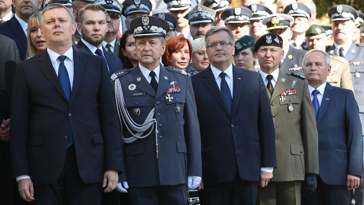 W obecności prezydenta Bronisława Komorowskiego gen. dyw. Mirosław Różański uroczyście przejął obowiązki dowódcy generalnego rodzajów sił zbrojnych od gen. broni pil. Lecha Majewskiego.