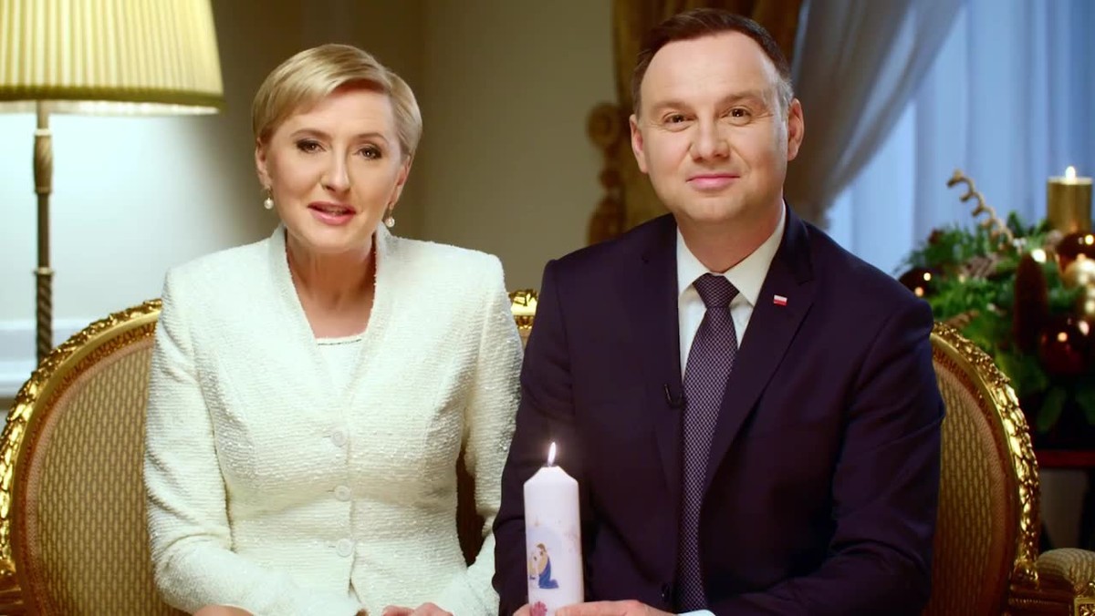 Para prezydencka Andrzej Duda i Agata Kornhauser-Duda przekażą we wtorek, za pośrednictwem wolontariuszy, prezenty dla potrzebującej rodziny w ramach akcji "Szlachetna paczka" - poinformowało wczoraj Stowarzyszenie Wiosna.