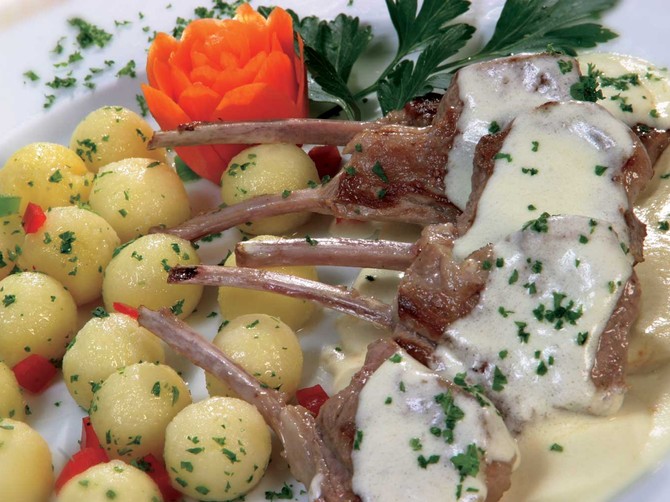 JAGNJEĆI KOTLETI U BELOM SOSU