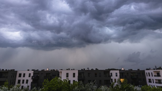 Deszczowe chmury nad Warszawą