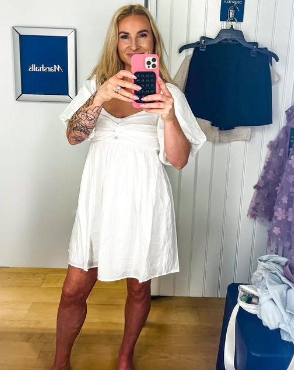 Laura sa nevedela zbaviť tuku na nohách.