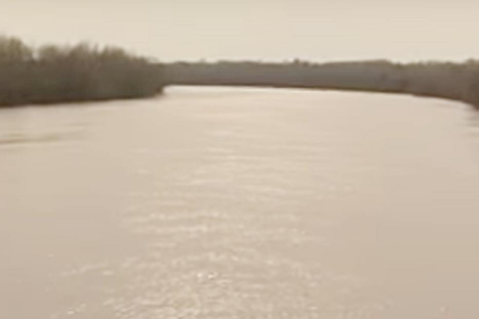 Tragédia történt: Fogadásból át akarta úszni a folyót Ságnál, azóta sem találják