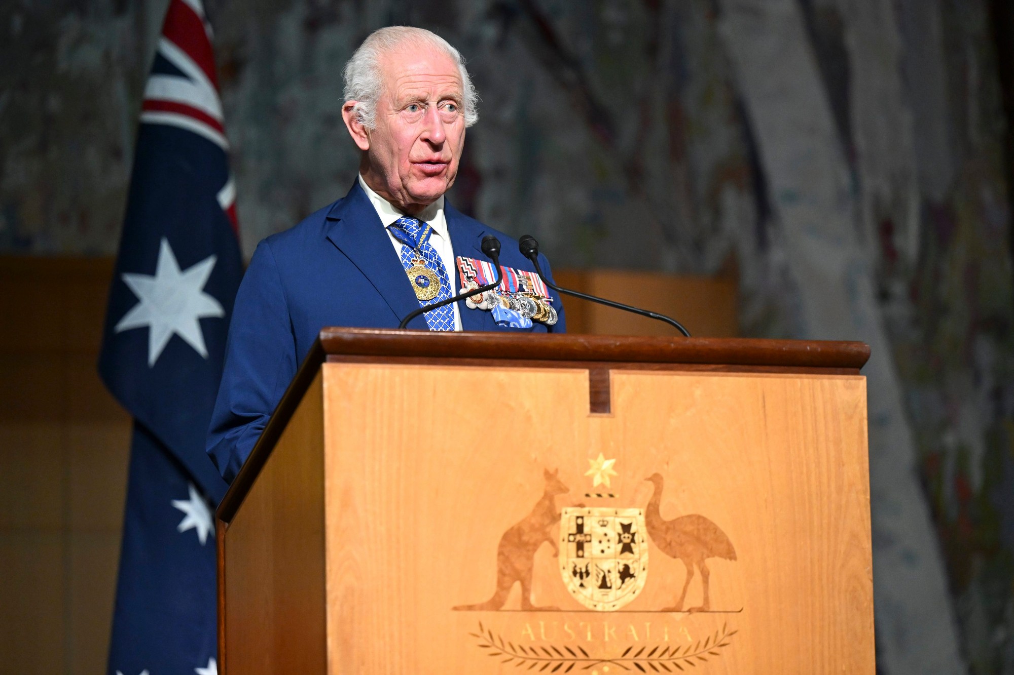 Britský kráľ Karol III. počas návštevy Austrálie.