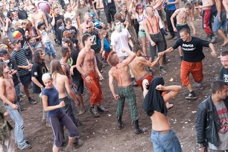 Przystanek Woodstock dzień II: fortepian na scenie