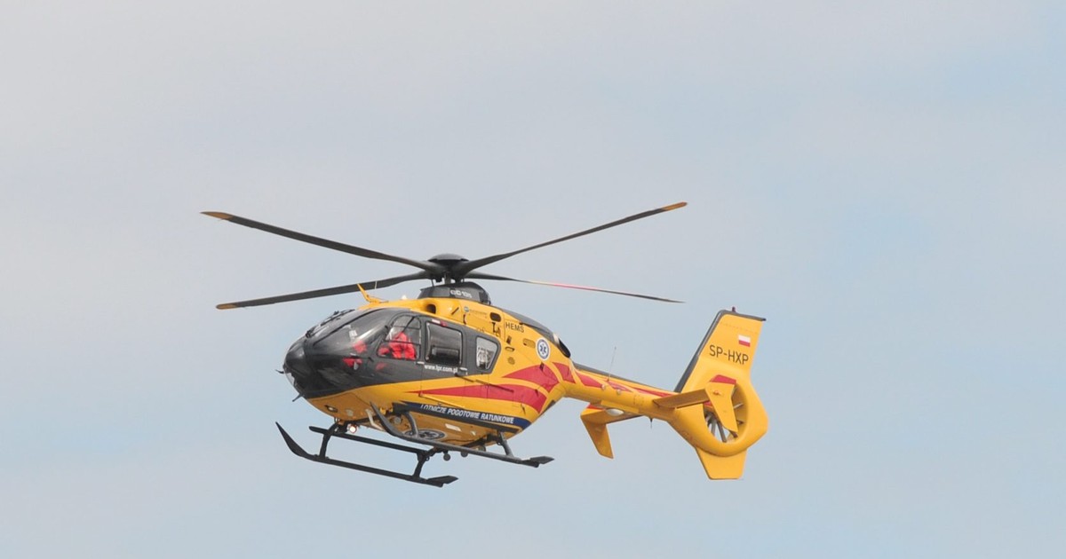 67-latek spadł z dachu w Bielsku-Białej. Trwa walka o życie