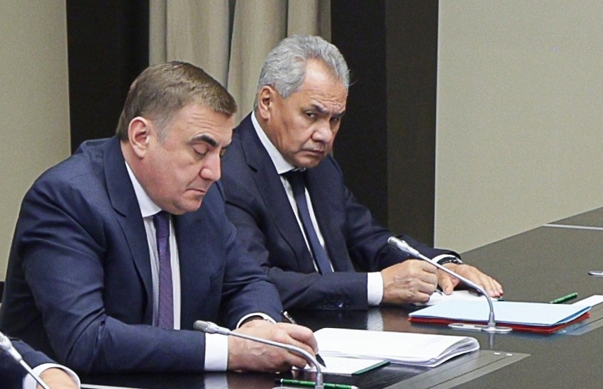 Aleksej Djumin i Sergej Šojgu na sastanku o situaciji u Kursku u Novo Ogarjovu kod Moskve 12. avgusta