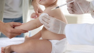 Ministerstwo znów kupuje stare szczepionki. Lekarze: dzieci bez ochrony przed najgroźniejszymi bakteriami