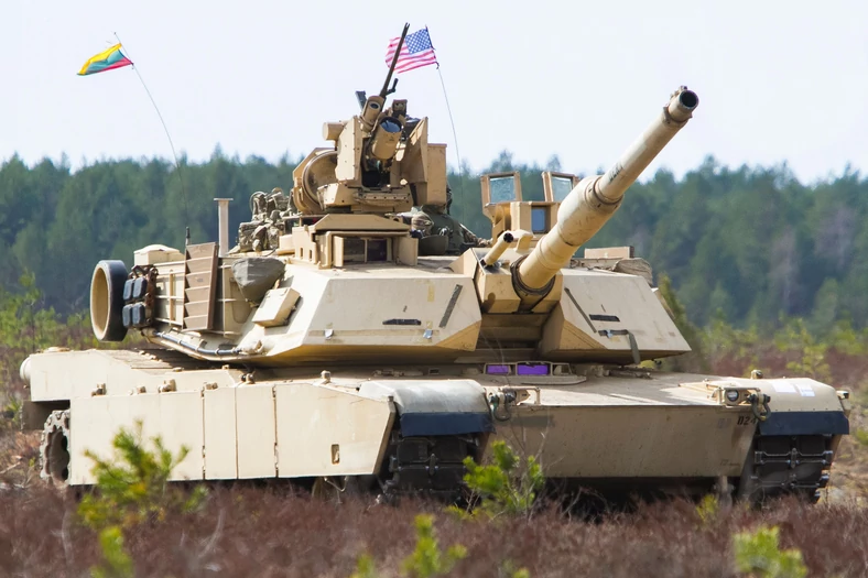 Abrams M1A2 z uranowym pancerzem
