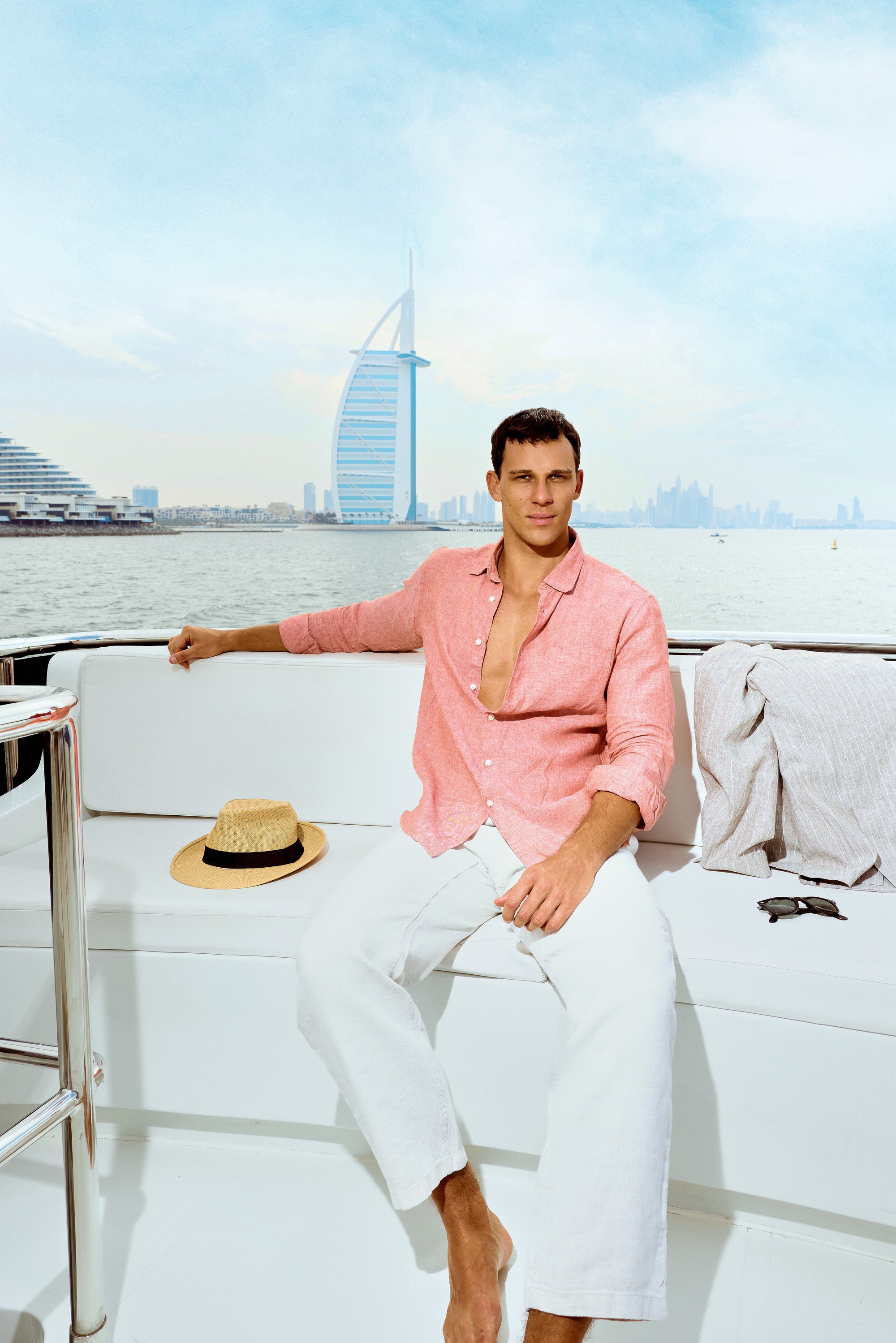 Ženíchom štvrtého ročníka šou Ruža pre nevestu sa stal Adrian Chabada.