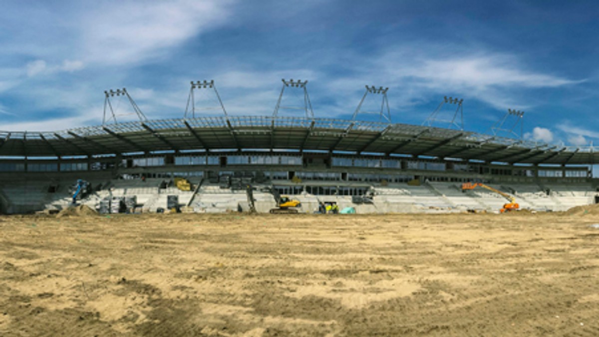 Budowa stadionu miejskiego na Widzewie wchodzi w decydującą fazę. Główne prace konstrukcyjne zostały już ukończone, stadion ma zostać oddany jesienią tego roku.