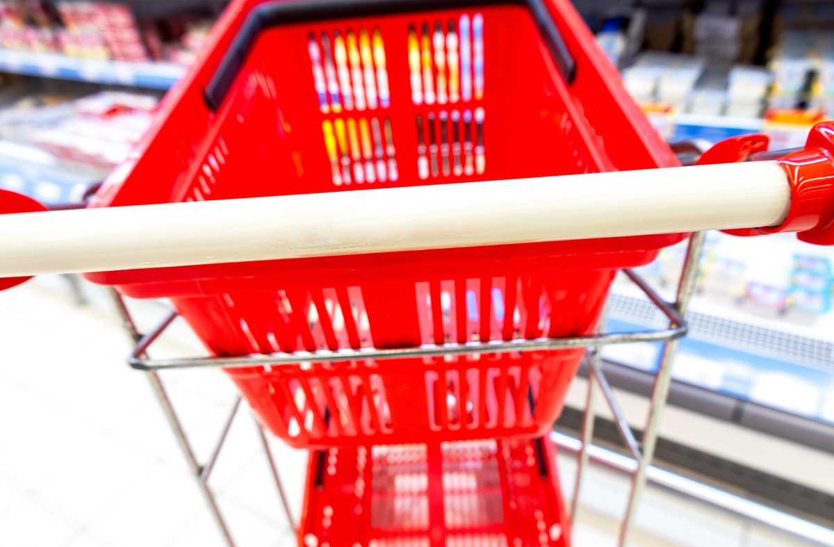 Gdzie zakupy są najtańsze? Lider rankingu nie odpuszcza