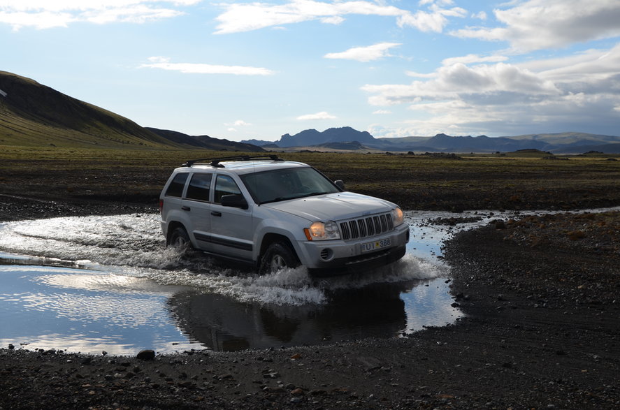 Droga Landmannaleið - jedna z rzek, które trzeba przekroczyć, Islandia.