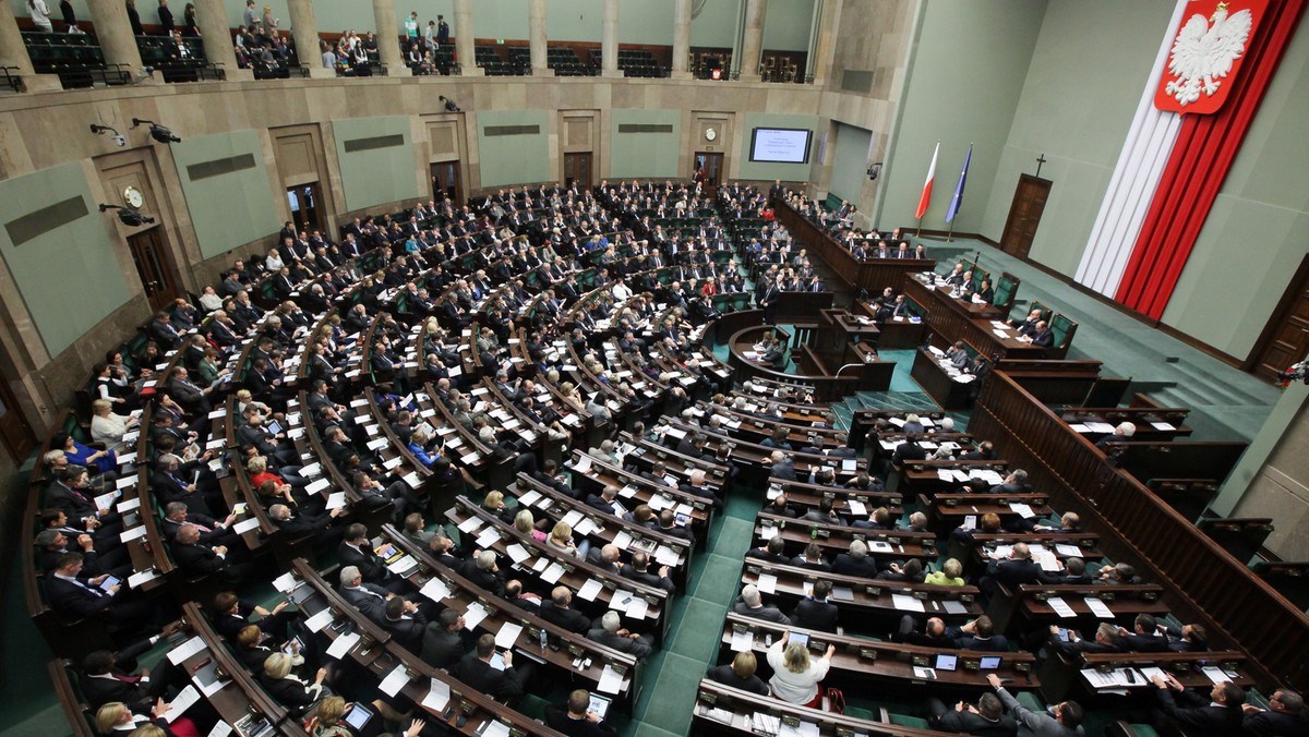 Sejm odrzucił informację rządu ws. planów likwidacji części sądów rejonowych. Przeciwko informacji rządowej, którą przedstawił minister sprawiedliwości Jarosław Gowin, głosowało koalicyjne PSL.