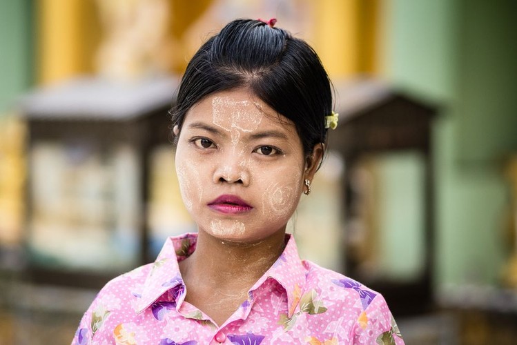 Thanaka, tradycyjny birmański makijaż; fot. T. Bogusz / 'Pirania na kolację'