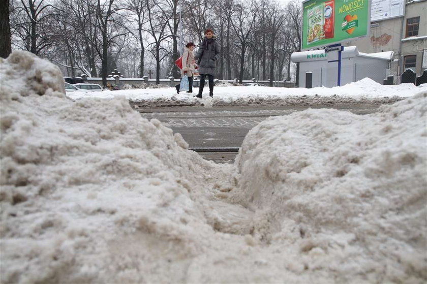 NIEUPRZATNIETE PRZEJSCIA   DLA PIESZYCH