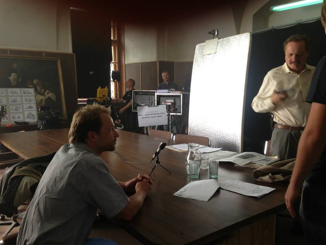 Maciej Stuhr na planie 'Czerwonego kapitana'