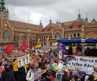 Różańce i pogromobus nie zatrzymały marszu równości. Wielkie święto na ulicach Gdańska