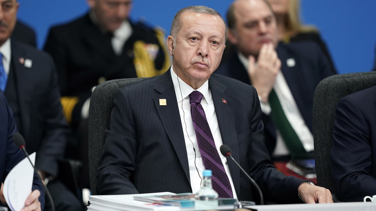 Prezydent Turcji Recep Tayyip Erdogan zgodził się na poparcie NATO-wskich planów obrony krajów bałtyckich i Polski. Tę informację potwierdził także sekretarz generalny Sojuszu Jens Stoltenberg. Na szczycie mimo licznych napięć przyjęto także wspólną deklarację.