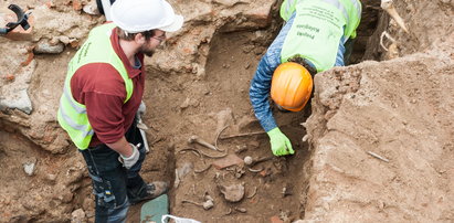 Wznawiają badania archeologiczne na pl. Kolegiackim