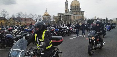 Tłumy motocyklistów w Licheniu. Przyjechali, choć oficjalnie imprezę odwołano