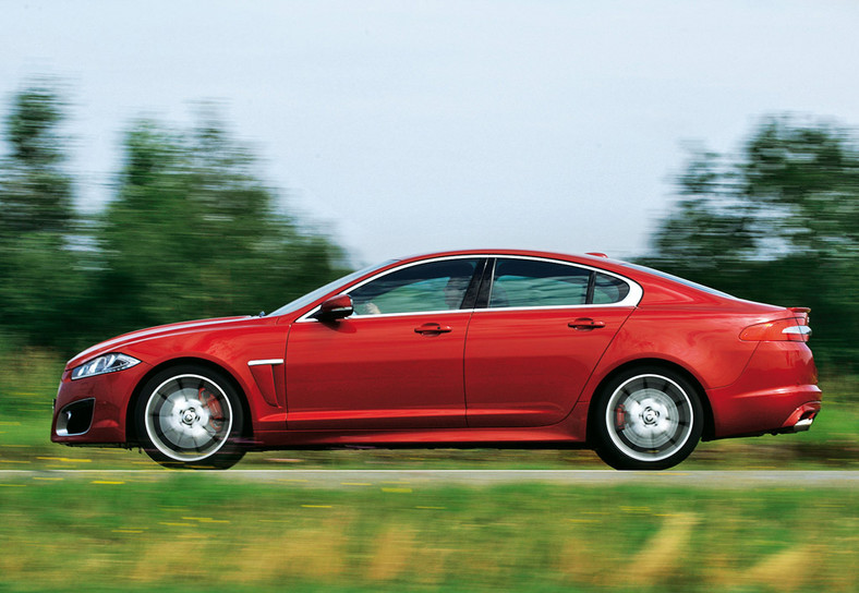 Jaguar XFR V8 Supercharged: kot pokazuje pazury