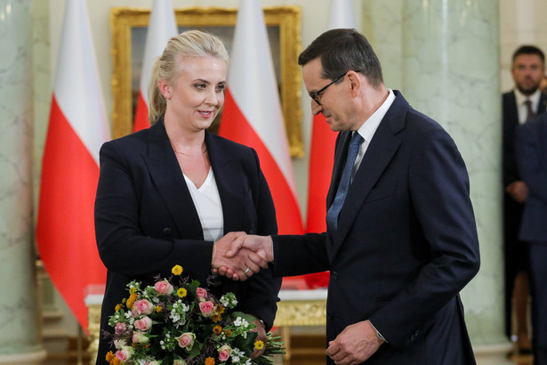 Nowo powołana minister zdrowia Katarzyna Sójka i premier Mateusz Morawiecki w Pałacu Prezydenckim w Warszawie