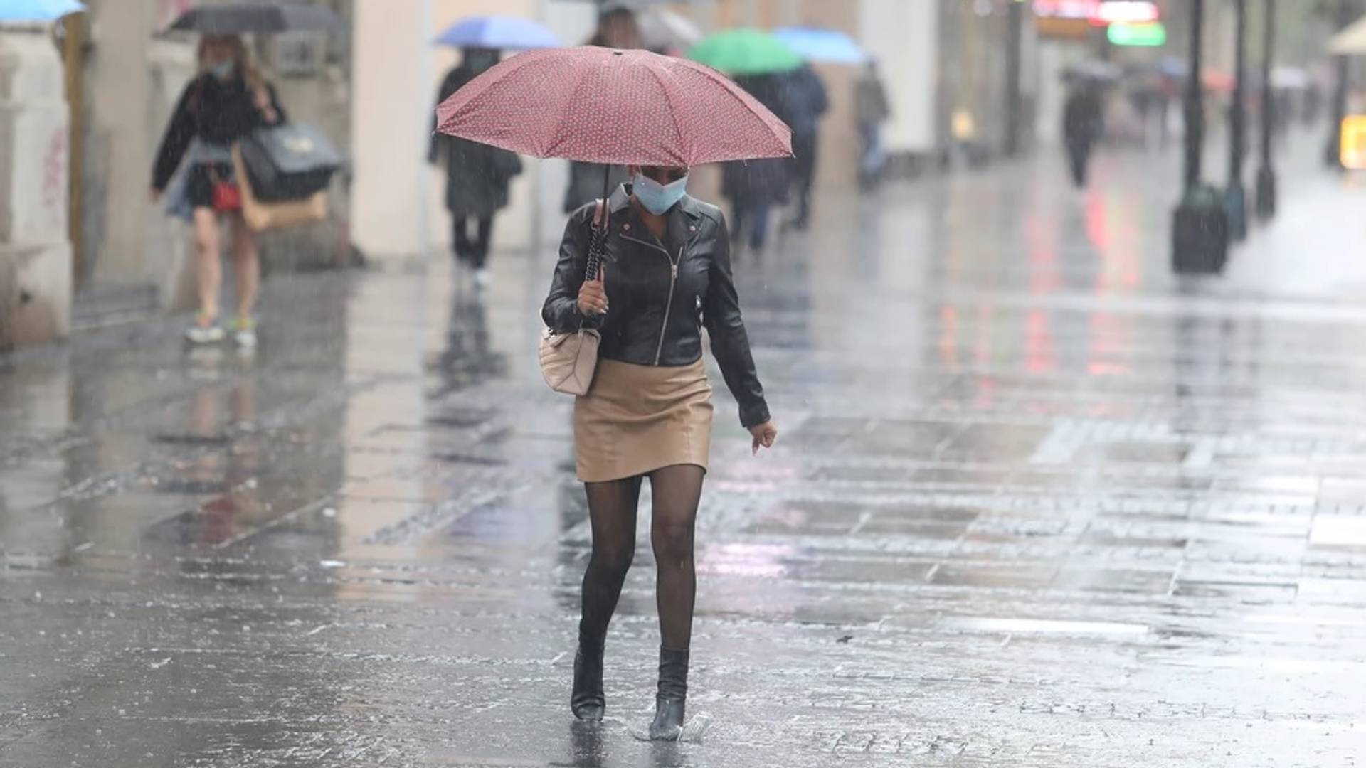 Svi su na Terazijama gledali u ženu koja nosi modni detalj godine - i svi ga želimo